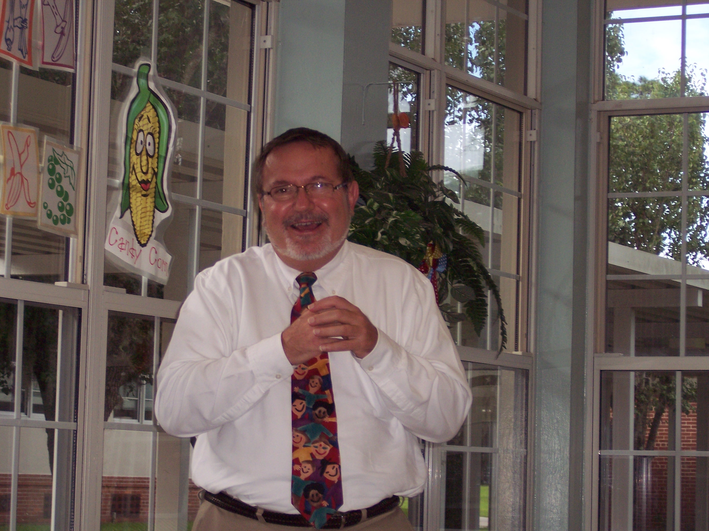 Robert “B.R.” Rhoads is the new principal at Hendricks Avenue Elementary  (HAE) .    “My first job is to listen and learn”, Says Hendricks’ new leader.   He is asking 3 questions...